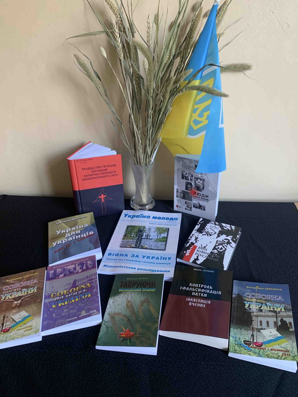 📚 Цінний дар для бібліотеки коледжу