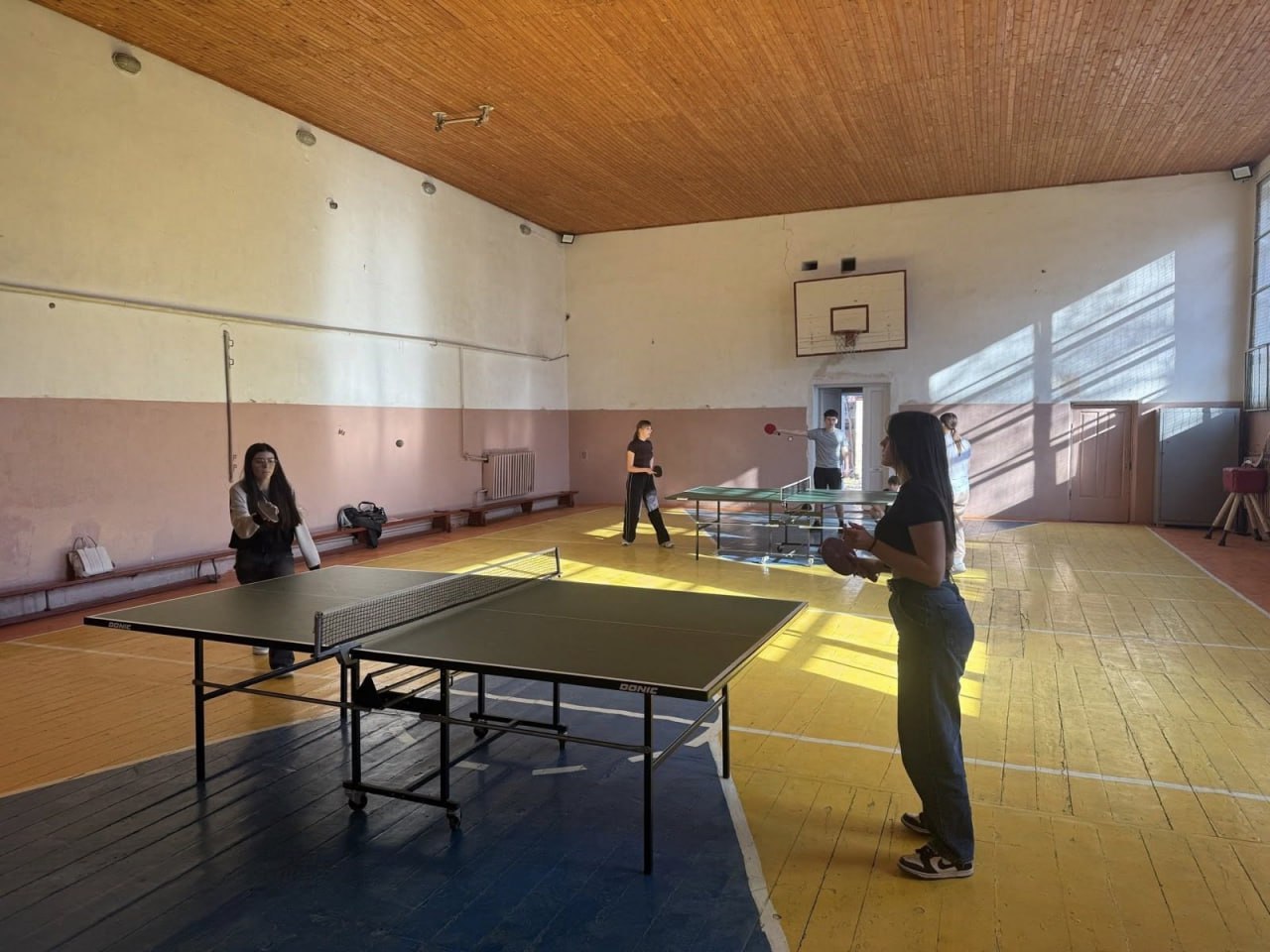 Змагання з настільного тенісу у коледжі