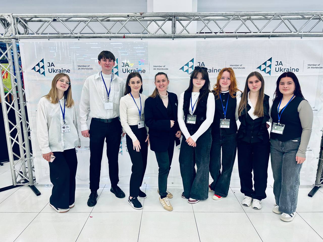 Більше, ніж просто мистецтво: наші студенти на ярмарку молодіжного підприємництва