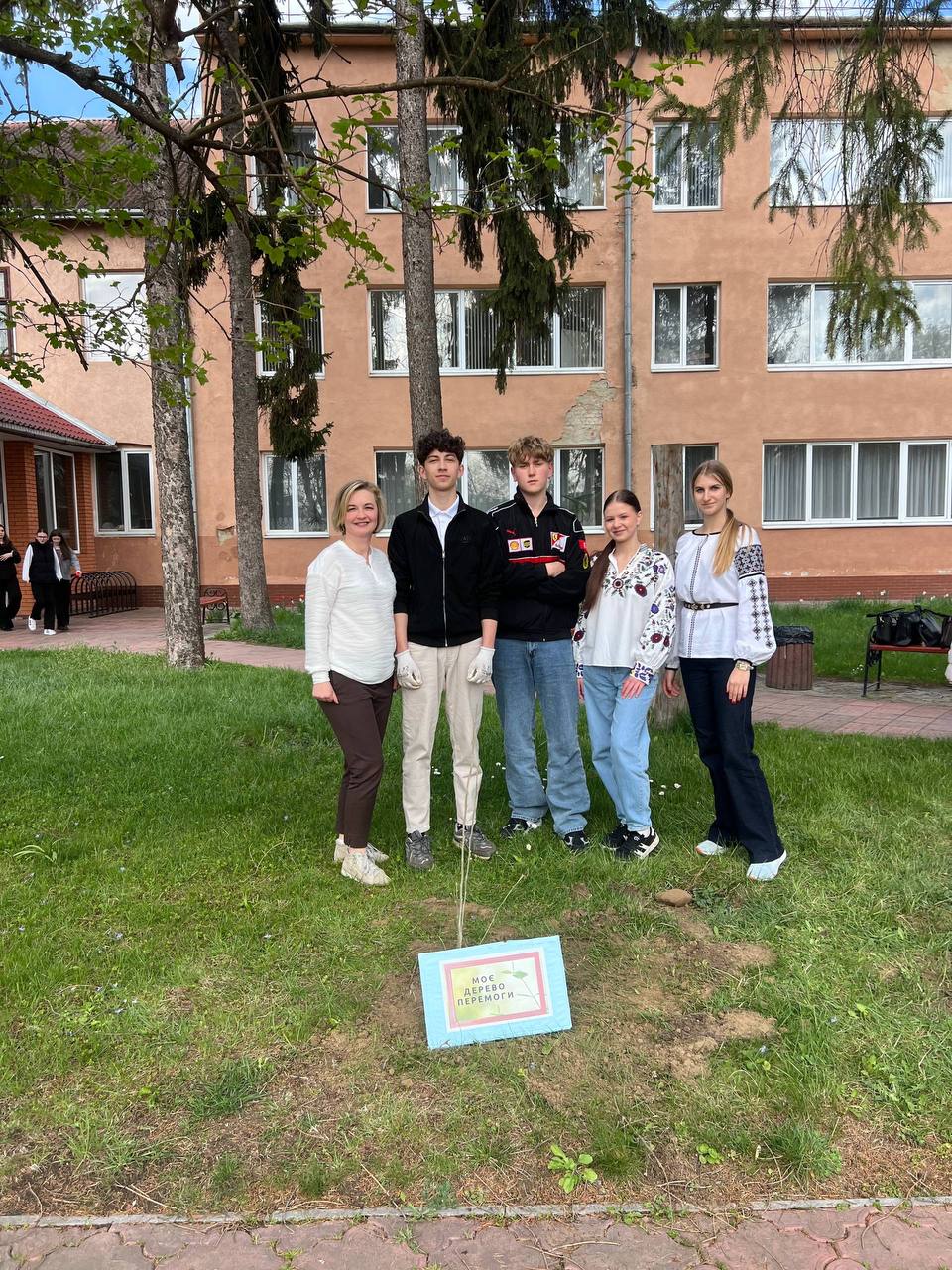 Дерево перемоги: крок до зеленого майбутнього